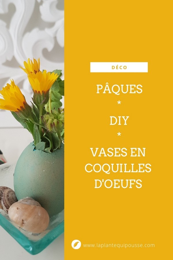 DIY: des mini vases en coquille d'oeuf recyclée contenant des bouquets de petites fleurs. Une déco de Pâques poétique, pas chère, originale et facile. Lisez l'article sur le blog.