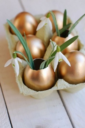 Vases dorés en coquilles d'oeufs. Déco de Pâques. DIY vases en coquille d'oeuf: RDV sur le blog!